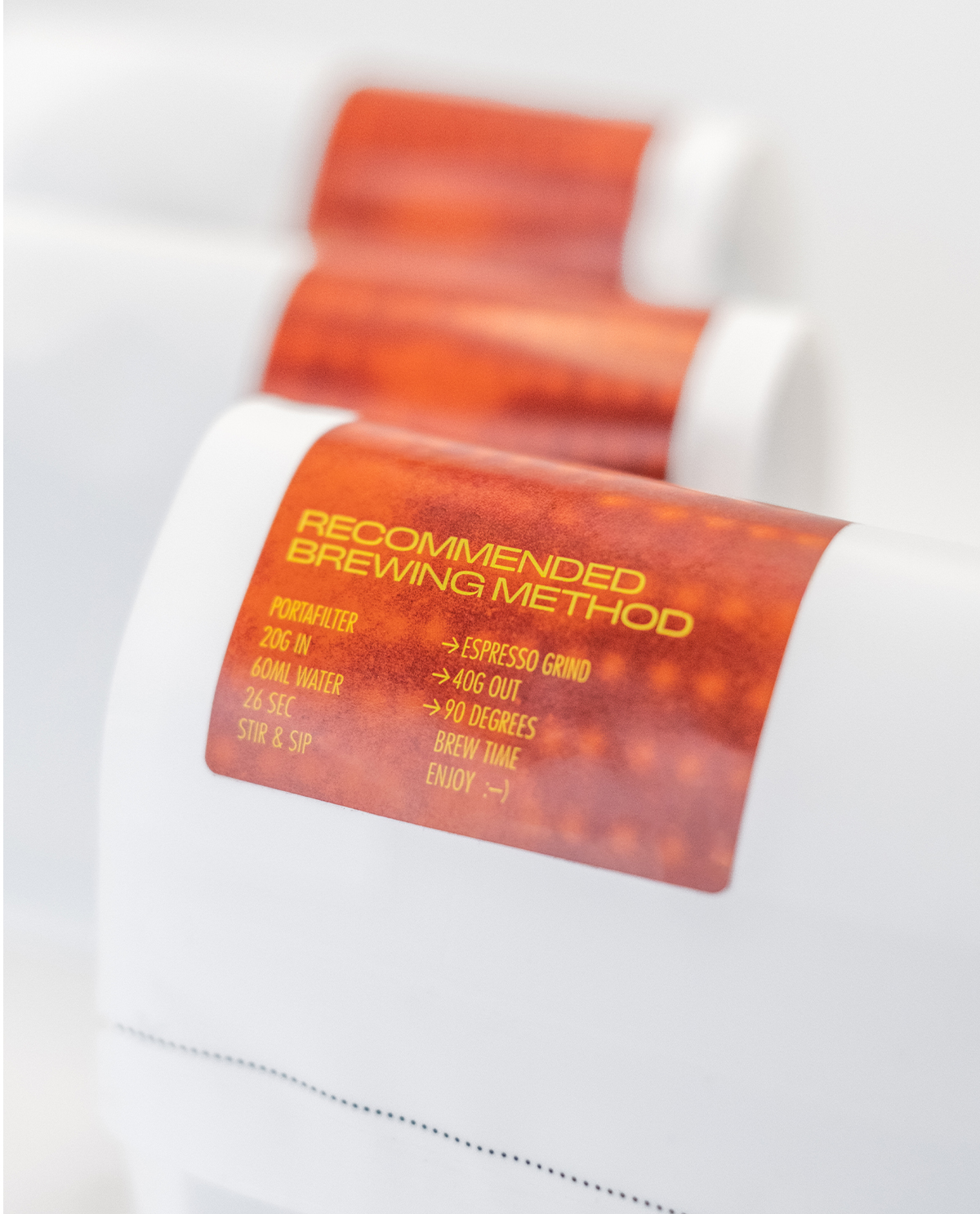Seasonal Espresso Kolumbien in weißer Packung mit roter Banderole